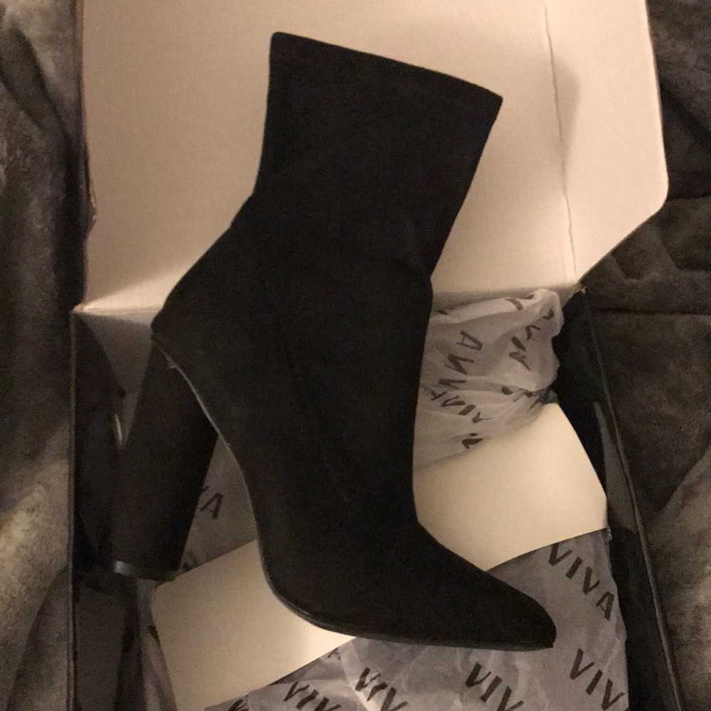 NWT Black  faux suede boots
